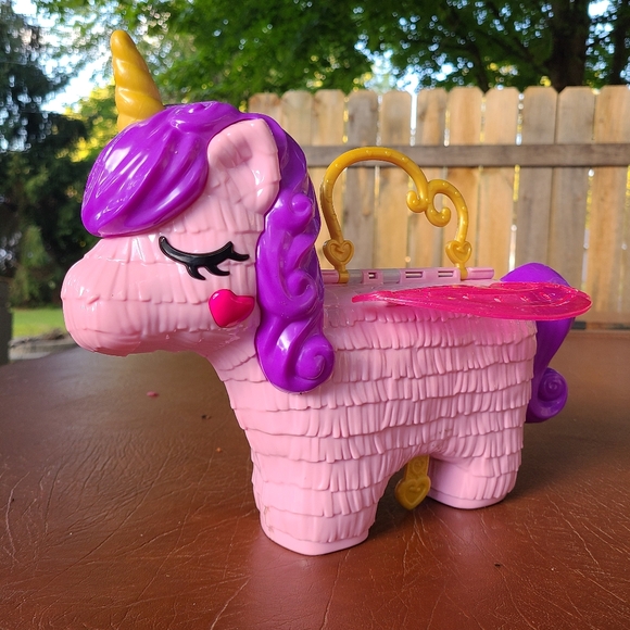 Polly Pocket Unicorn Piñata Party Playset - Picture 1 of 12